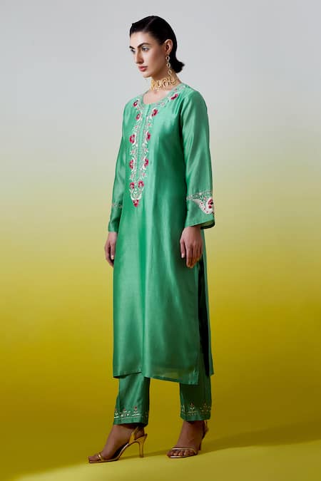 Buy_Anantaa By Roohi_Green Chanderi Silk Sequins, Embroidery Split V-neck Kurta With Pant _Online_at_Aza_Fashions