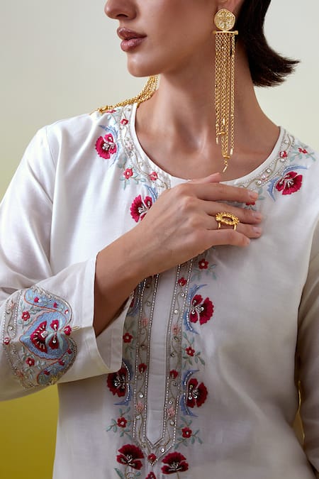 Anantaa By Roohi_Off White Chanderi Silk Sequins, Embroidery Round Neck Kurta With Pant _at_Aza_Fashions