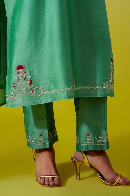Anantaa By Roohi Green Chanderi Silk Sequins, Embroidery Notched Neck Kurta With Pant at Aza Fashions Anantaa By Roohi_Green Chanderi Silk Sequins, Embroidery Notched Neck Kurta With Pant _at_Aza_Fashions