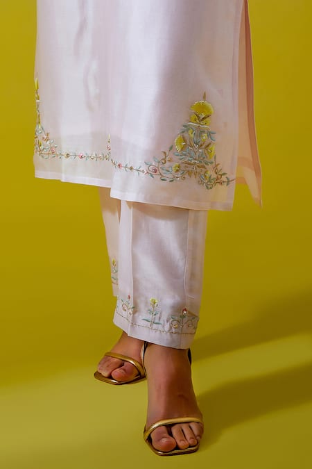Buy Anantaa By Roohi Pink Chanderi Silk Embroidery, Sequins Notched Neck Kurta And Pant Set Online at Aza Fashions Buy_Anantaa By Roohi_Pink Chanderi Silk Embroidery, Sequins Notched Neck Kurta And Pant Set _Online_at_Aza_Fashions