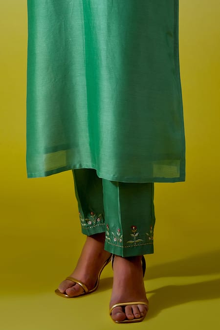 Anantaa By Roohi_Green Chanderi Silk Embroidery, Sequins Split V-neck Kaftan Kurta And Pant Set _at_Aza_Fashions