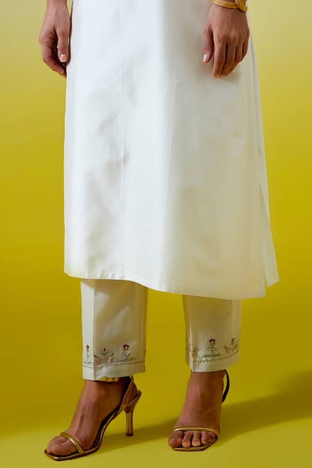 Shop_Anantaa By Roohi_Off White Chanderi Silk Embroidery, Sequins Split V-neck Kaftan Kurta And Pant Set _Online_at_Aza_Fashions