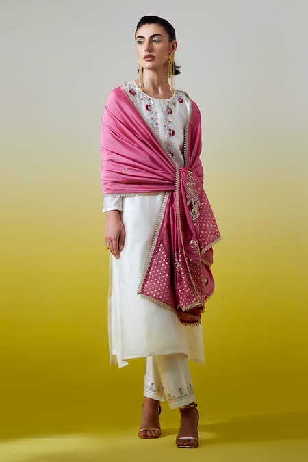 Buy Anantaa By Roohi Pink Chanderi Silk Sequins, Embroidery, Zari Dupatta Online at Aza Fashions Buy_Anantaa By Roohi_Pink Chanderi Silk Sequins, Embroidery, Zari Dupatta _Online_at_Aza_Fashions