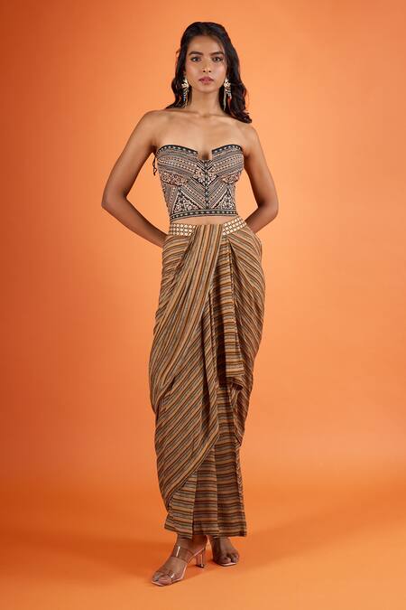 Buy_Tarun Tahiliani_Black Embroidery Sweetheart Neck Corset 