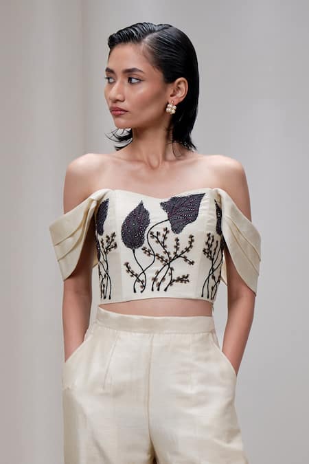 The Right Cut Off Shoulder Embroidered Leaf Crop Top 