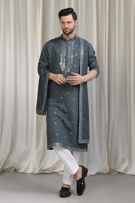 Aham-Vayam Tyohaar Embroidered Kurta Set 