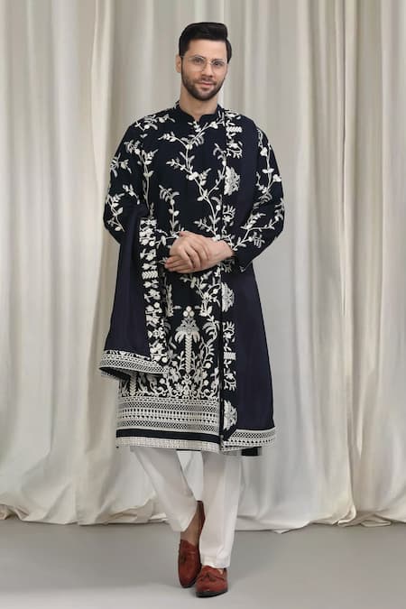 Aham-Vayam Phool Patti Embroidered Kurta Set 