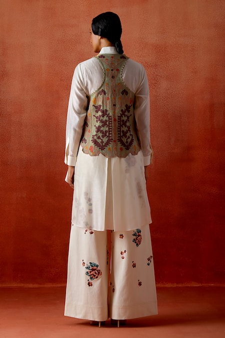 Jajaabor 3D Flower Embroidered Jacket & Kurta Set 