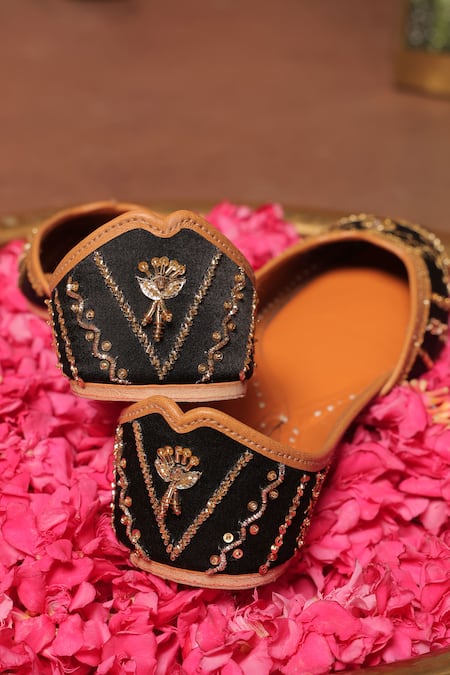 Buy_House Of Vitti India_Black Floral Buti Embroidered Juttis _Online_at_Aza_Fashions
