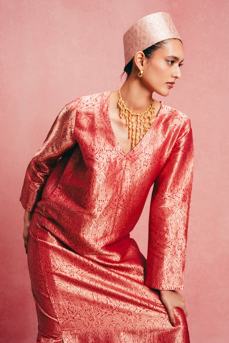 Buy_Ekaya Banaras_Pink Silk V-neck Banarasi Emboss Kaftan With Side Slits _Online_at_Aza_Fashions