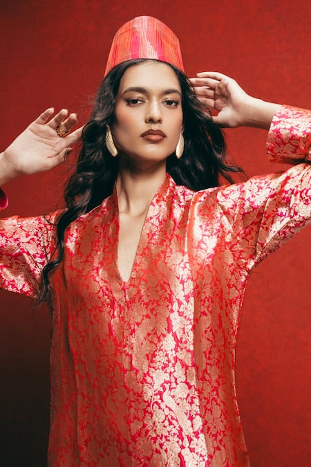 Ekaya Banaras_Pink Silk Embroidery V-neck Handwoven Banarasi Emboss Kaftan _Online_at_Aza_Fashions