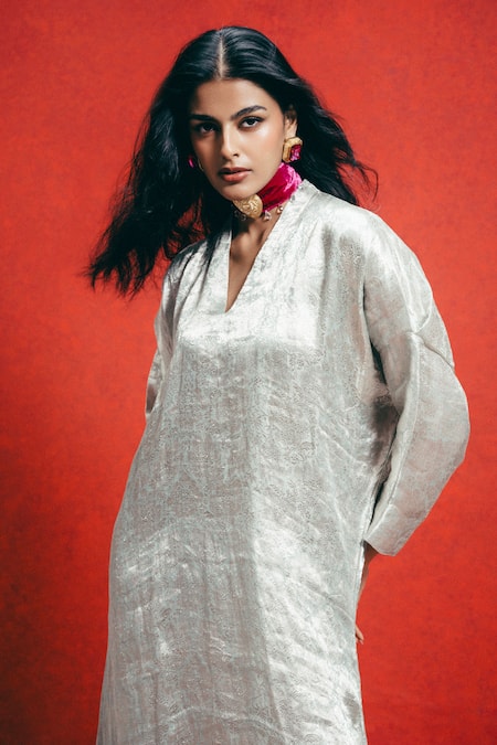 Buy_Ekaya Banaras_Green Tissue V-neck Handwoven Banarasi Emboss Kaftan _Online_at_Aza_Fashions