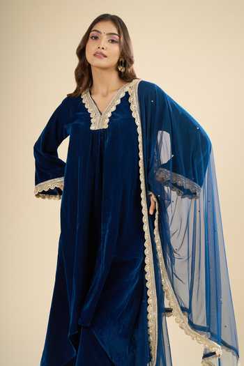 Buy_Khwaab By Sanjana Lakhani_Blue Velvet Lace V-neck Work Kurta Set 