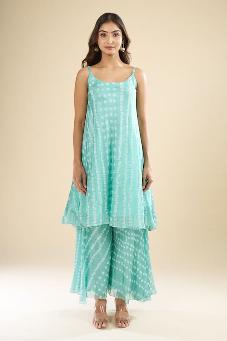 Shop_Naintara Bajaj_Green Silk Embroidery Square Neck Printed Kurta Set _Online_at_Aza_Fashions