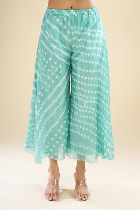 Shop_Naintara Bajaj_Green Silk Embroidery Square Neck Printed Kurta Set 