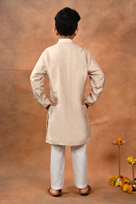 Taber Tikri Thread Embroidered Kurta Set 