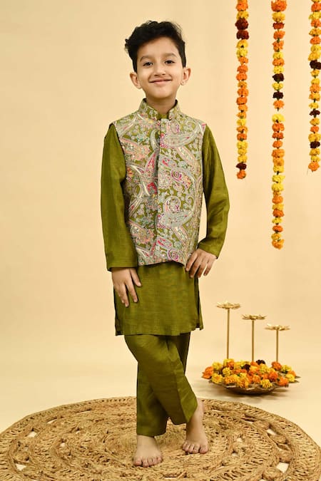 Taber Tikri Zari Embroidered Bundi & Kurta Set 