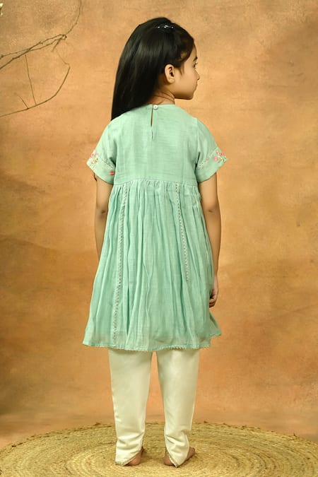 Taber Tikri Thread Embroidered Kurta & Dhoti Pant Set 