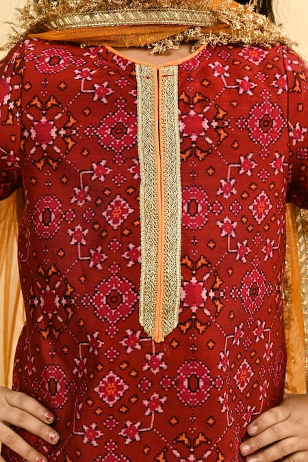 Taber Tikri_Maroon Chanderi Gota Patti, Tassels, Fringe Pure Kurta Set _Online_at_Aza_Fashions