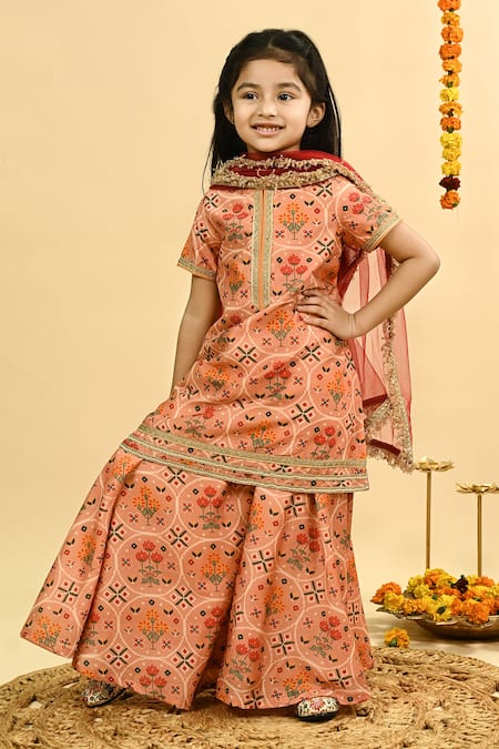 Shop_Taber Tikri_Peach Chanderi Zari, Tassels Mughal Pattern Kurta Set _Online_at_Aza_Fashions