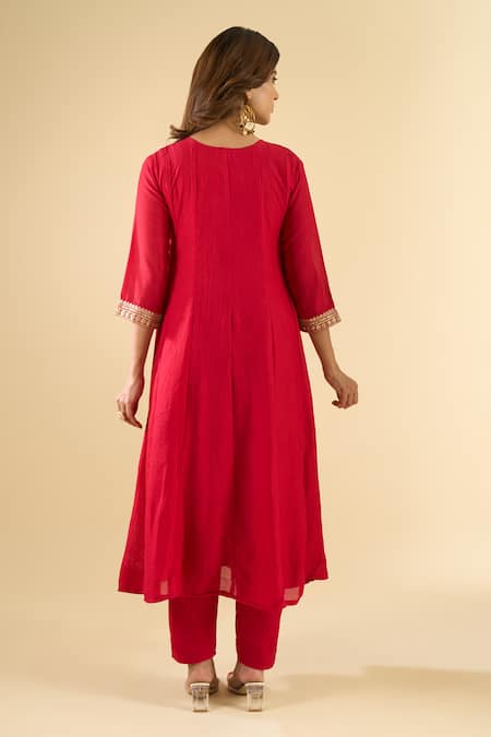 Naintara Bajaj Rosveen Embroidered Silk Kurta Set 