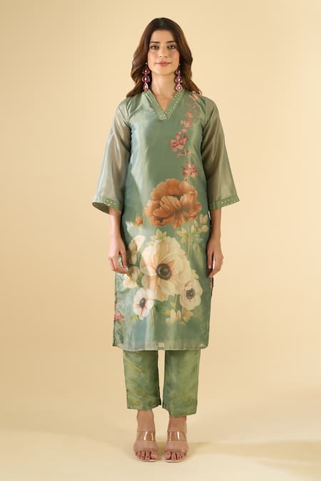 Naintara Bajaj_Green Tissue V-neck Ramika Printed Kurta Set _at_Aza_Fashions