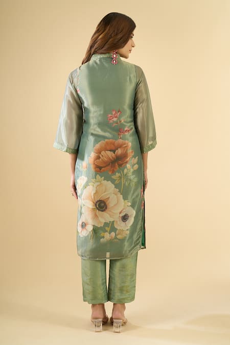 Naintara Bajaj_Green Tissue V-neck Ramika Printed Kurta Set _Online_at_Aza_Fashions