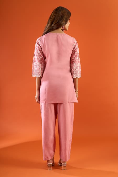 Naintara Bajaj Embroidered Straight Kurta & Pant Set 