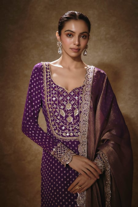 Buy_Renee label_Gold Viscose Georgette, Tissue Embroidery, Sequins, Meera Banarasi Kurta Set _Online_at_Aza_Fashions