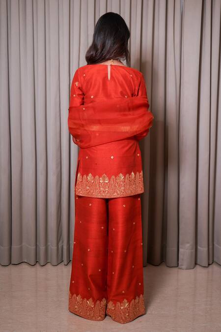 Esha Koul Kashmiri Embroidered Kurta Pant Set