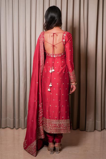 Esha Koul Embroidered Chanderi Kurta Set 