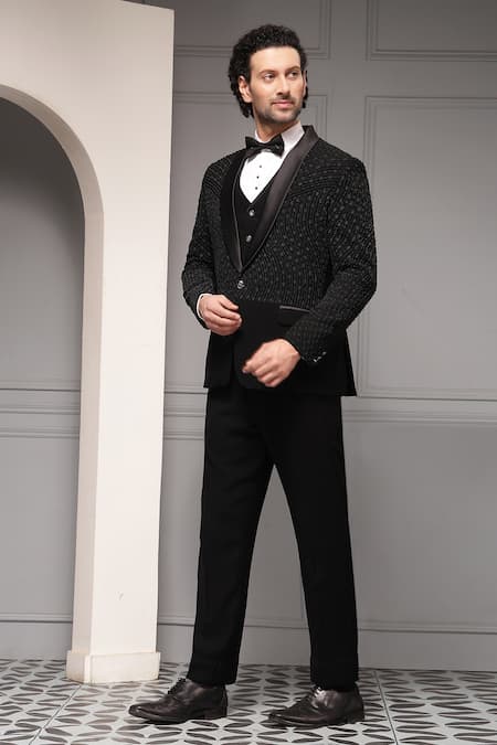 Buy_Soniya G_Black Suiting Classic Noir Vestiaire Premium Fabric Tuxedo And Waistcoat Set 