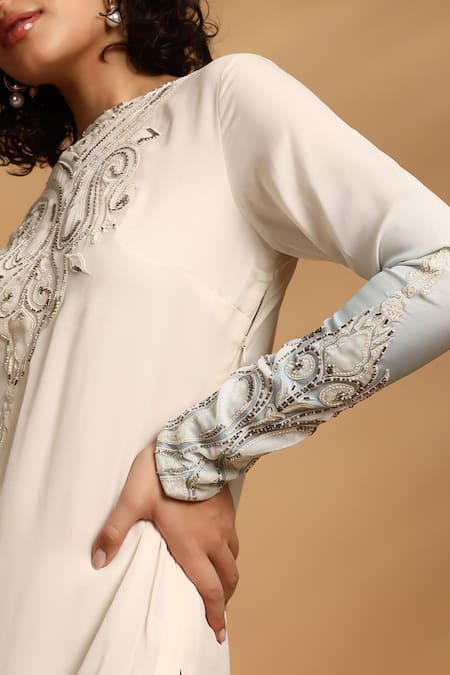 Shop_GOLDN_Blue Georgette Embroidery Keyhole Neck Ombre Hand Kaftan _Online_at_Aza_Fashions