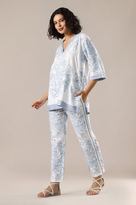 GOLDN_White Chanderi Silk Embroidery V-neck Top And Pant Set _Online_at_Aza_Fashions