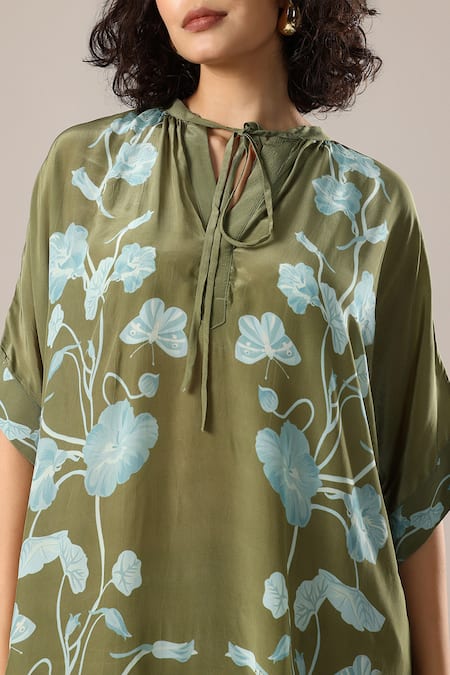 Shop_GOLDN_Green Crepe Keyhole Neck Floral Print Kurta _Online_at_Aza_Fashions