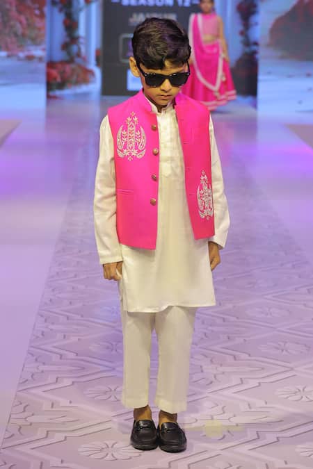 Yuvraani Jaipur_Fuchsia Silk, Cotton, Taffeta Embroidery Hand Bundi And Kurta Set _Online_at_Aza_Fashions