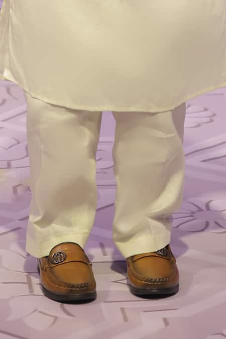 Yuvraani Jaipur Magenta Silk, Cotton, Taffeta Embroidery Hand Bundi Kurta Set Online at Aza Fashions Yuvraani Jaipur_Magenta Silk, Cotton, Taffeta Embroidery Hand Bundi Kurta Set _Online_at_Aza_Fashions