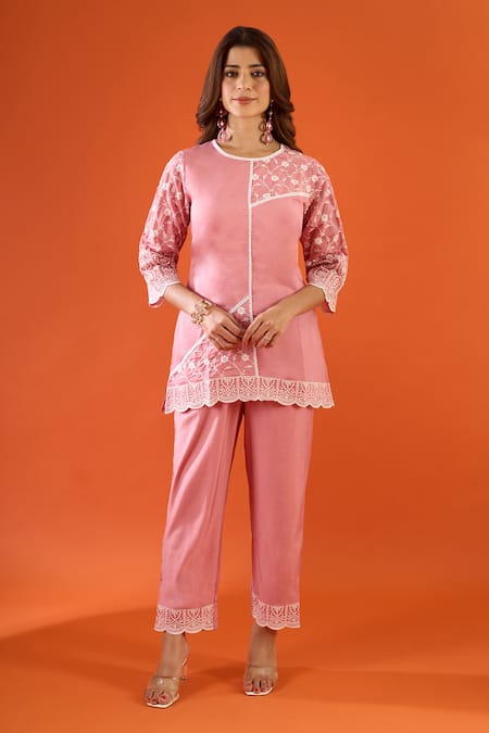 Naintara Bajaj Embroidered Straight Kurta & Pant Set 