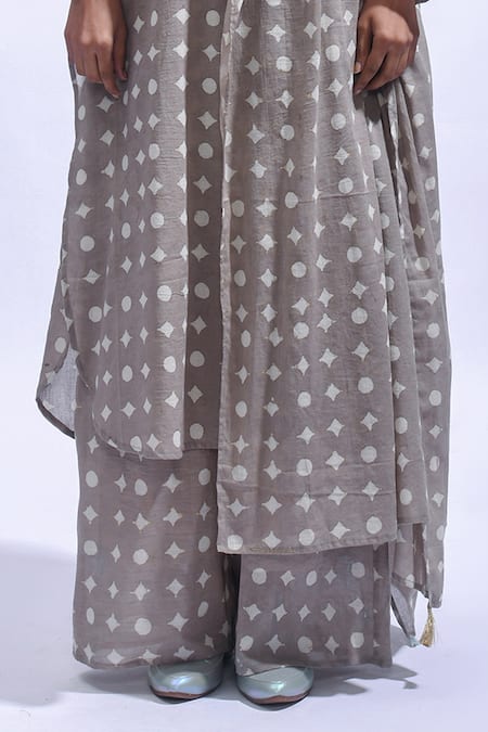 Shop JAYATI GOENKA Grey Cotton Smocking Round Neck Mud Block Printed Kurta Set Online at Aza Fashions Shop_JAYATI GOENKA_Grey Cotton Smocking Round Neck Mud Block Printed Kurta Set _Online_at_Aza_Fashions