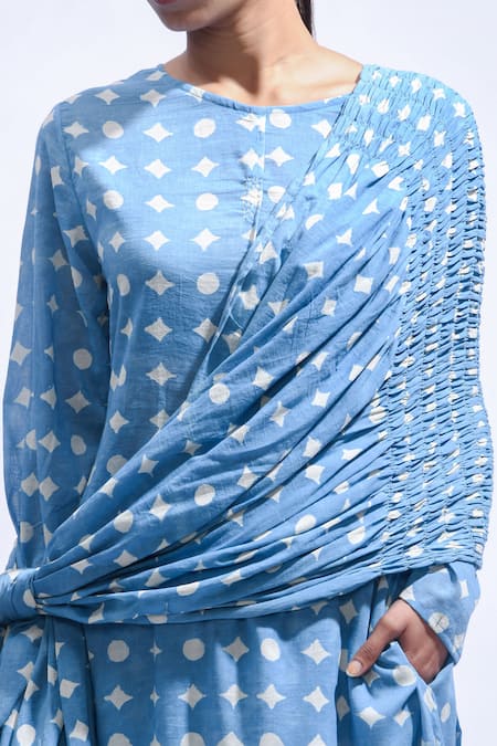 JAYATI GOENKA Blue Cotton Round Neck Sky Mud Printed Kurta Set at Aza Fashions JAYATI GOENKA_Blue Cotton Round Neck Sky Mud Printed Kurta Set _at_Aza_Fashions