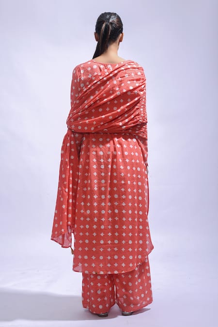 JAYATI GOENKA_Coral Cotton Round Neck Blush Mud Block Printed Kurta Set _at_Aza_Fashions