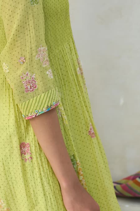 Swatti Kapoor_Green Chanderi Embroidery, Beads Round Neck James Handwoven Kurta _Online_at_Aza_Fashions