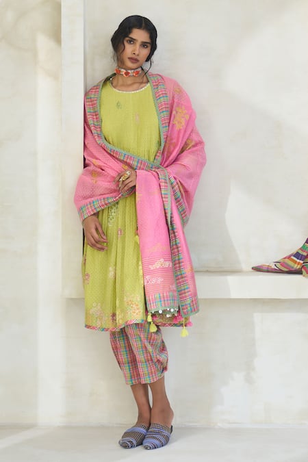 Shop_Swatti Kapoor_Green Chanderi Embroidery, Beads Round Neck James Handwoven Kurta _Online_at_Aza_Fashions