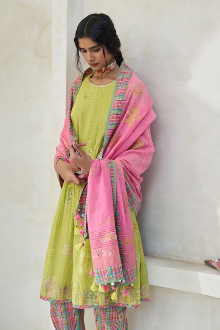 Shop Swatti Kapoor Pink Chanderi Beads, Tassels Nova Handwoven Dupatta Online at Aza Fashions Shop_Swatti Kapoor_Pink Chanderi Beads, Tassels Nova Handwoven Dupatta _Online_at_Aza_Fashions