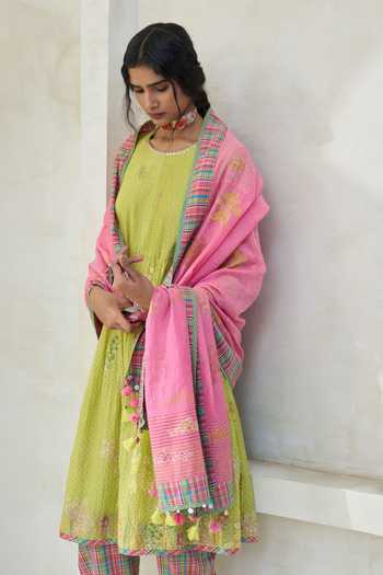 Swatti Kapoor_Pink Chanderi Tassels Round Neck James Handwoven Kurta Set _at_Aza_Fashions