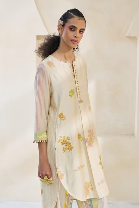 Buy_Swatti Kapoor_White Chanderi Beads Round Neck Jinger Handwoven Kurta _Online_at_Aza_Fashions
