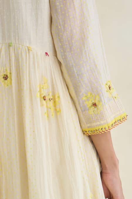 Buy_Swatti Kapoor_Yellow Chanderi Embroidery, Beads V-neck Lake Handwoven Kurta _Online_at_Aza_Fashions