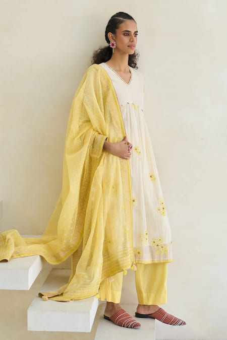 Swatti Kapoor Tru Handwoven Kota Cotton Dupatta 