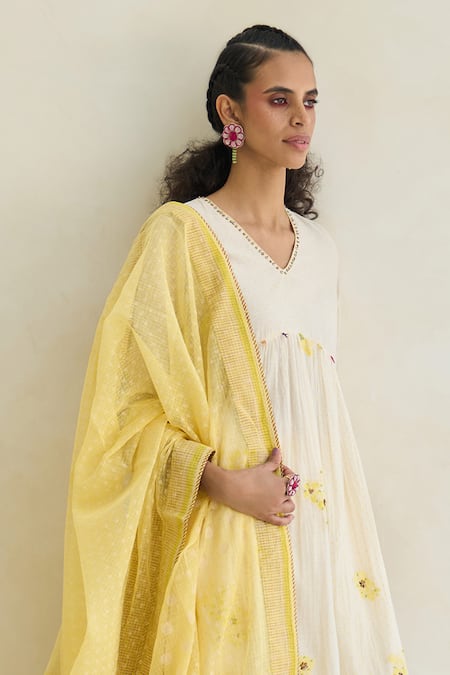 Swatti Kapoor Tru Handwoven Kota Cotton Dupatta 