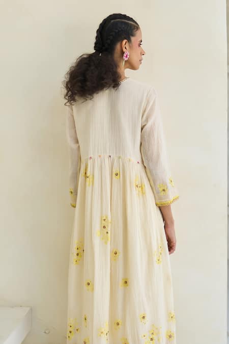 Swatti Kapoor Yellow Chanderi Embroidery, Beads V-neck Lake Handwoven Kurta Set Online at Aza Fashions Swatti Kapoor_Yellow Chanderi Embroidery, Beads V-neck Lake Handwoven Kurta Set _Online_at_Aza_Fashions